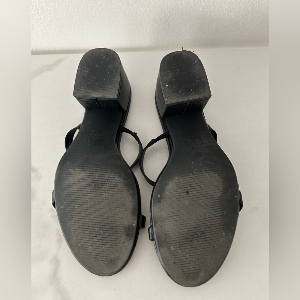Amazon Essentials Heeled Slide! - Picture 3 of 3